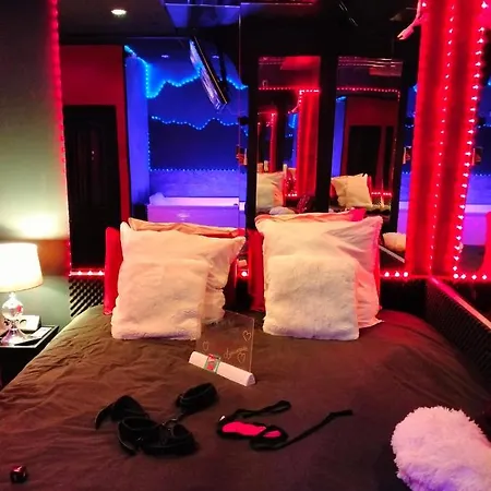 La Coquine, Love Room, Romantique Toulon Exterior photo